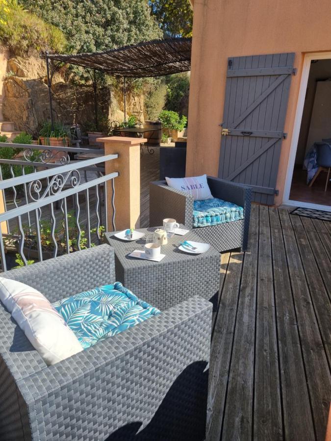 Coustelline Apartamento Le Lavandou Exterior foto